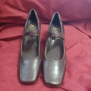 Nurture  Leather Mary Jane Pump Brown Comfort Shoe Sz 9 1/2m